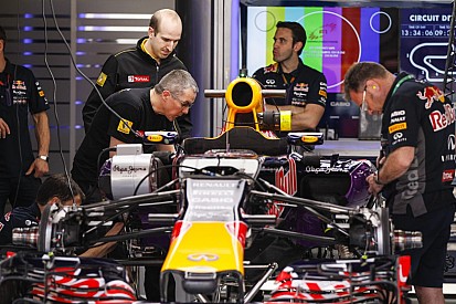 Ricciardo délelőtt a 3. motorral "körözött", az FP2 alatt építik be a negyediket
