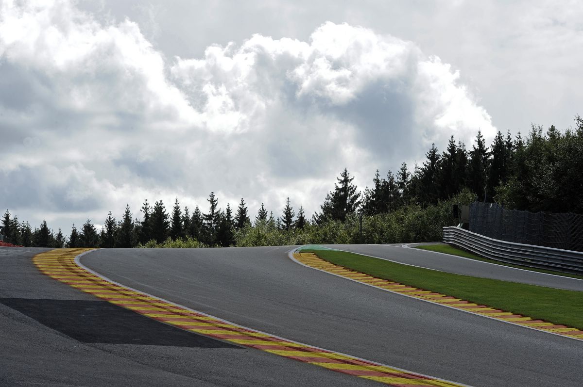 Vajon a V6-os turbókkal is padlógázas lesz az Eau Rouge? Sutil és Pérez számára is talány