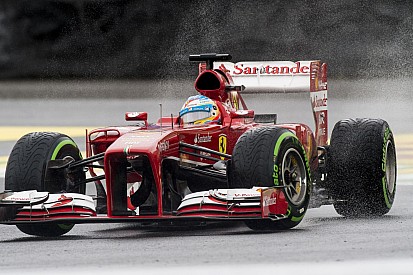 Alonso megfogja a lehetetlent a legendás Eau Rouge kanyarban: Felejthetetlen