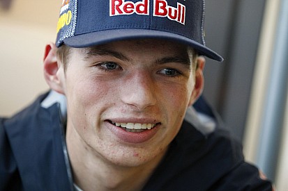 Megkapta a Red Bull F1-es gépét a 16 éves szuper-tehetség