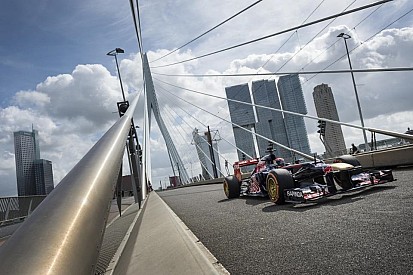 Így vezet F1-es autót a 16 éves Max Verstappen: Arcátlanul fiatal