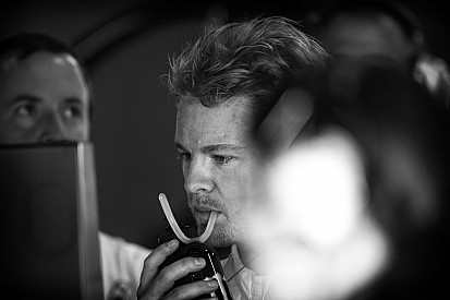 Rosberg régen megosztotta a szállodai szobáját Hamiltonnal! Wow, az jó rég lehetett...