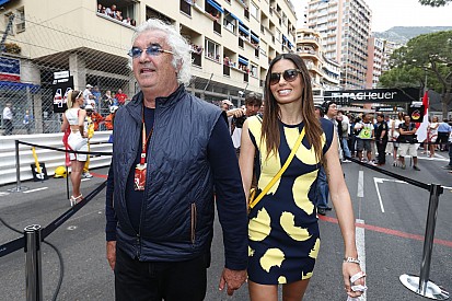 Briatore: Semmivel sincs előrébb a Ferrari, mint tavaly