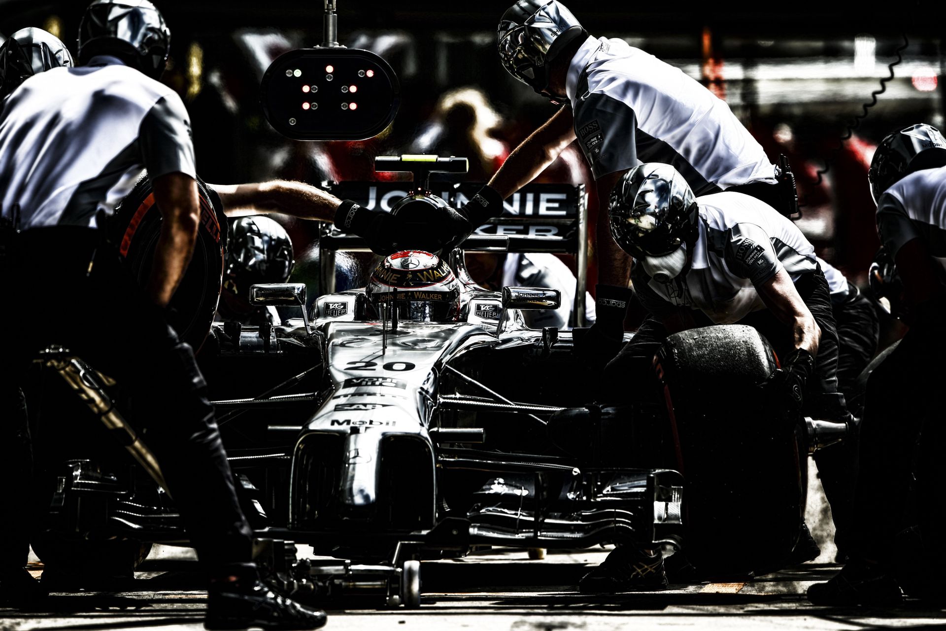 Irreális rajthelyeket szerzett a McLaren Silverstone-ban