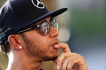 Lewis Hamilton: Sosem olvasom el, amit rólam írnak