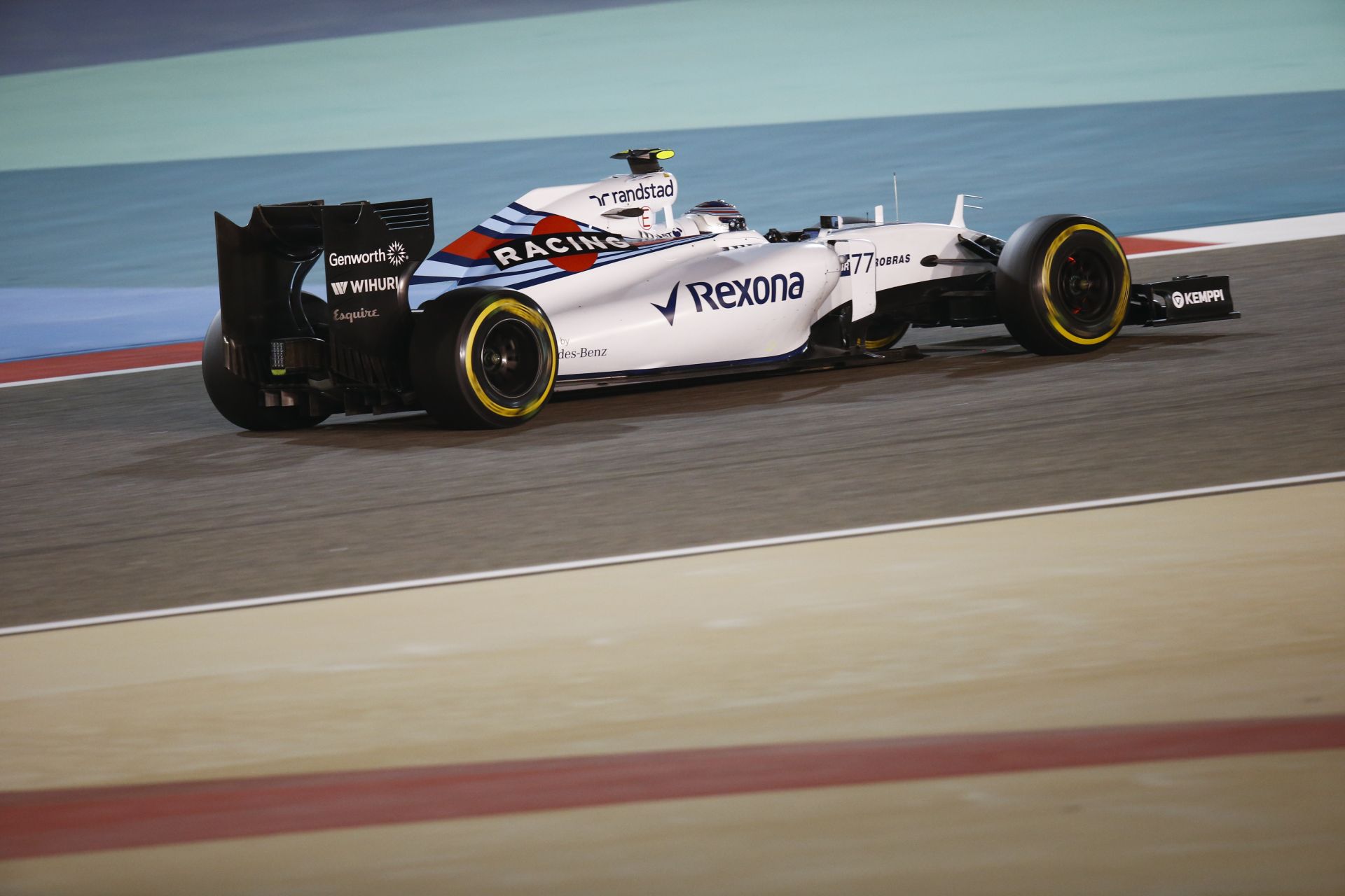 A Williams legalább az egyik Ferrarit legyőzné Bahreinben és felállna a dobogóra