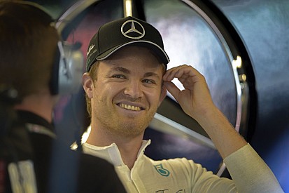 Kiesett Hamilton, Rosberg második lett, de a német még így is csalódott