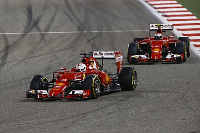 ÉLŐ F1-es műsor: Raikkönen-parádé és Hamilton-mák Bahreinben, borzalmas Renault, egyre jobb McLaren...