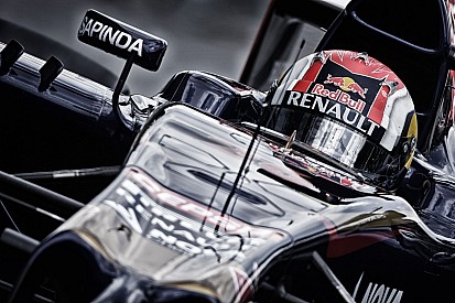 Kvyat alaposan elverte csapattársát, holnap is meglepetést okozhat az orosz