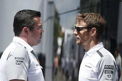 Magnussen simán verte a stratégia miatt gyengébb Buttont, de a McLaren továbbra sem az igazi