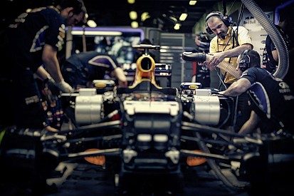 A végén még motorszállító lesz a Red Bull: "baráti" csapat, mérges Ferrari és Mercedesz?