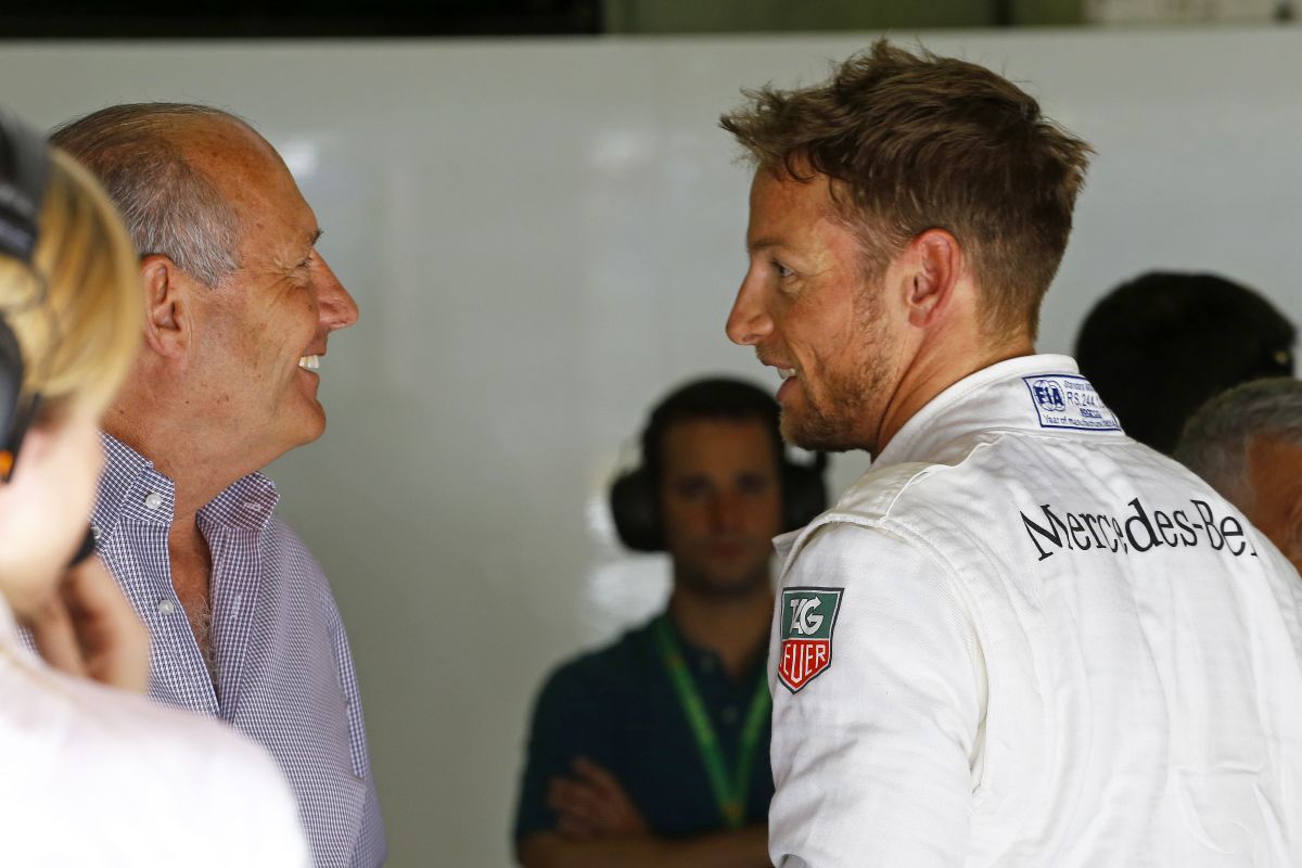 Valakinek mennie kell a Ferraritól, Button meg kapja össze magát, mert megfizetik