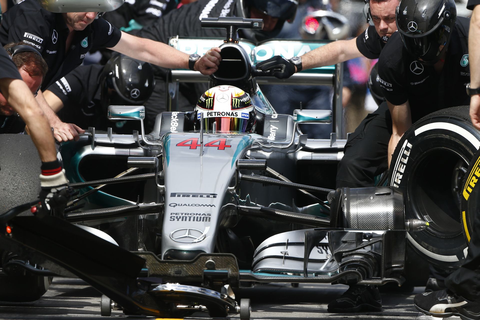 Hamilton csúnyán megalázta a mezőnyt, és megnyerte az időmérőt Ausztráliában! Massa 3., Vettel 4.