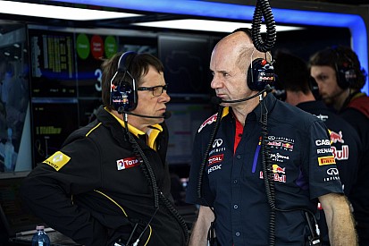 Newey nem minden a Red Bullnál: az elismerés másoknak is jár, mondja Vettel