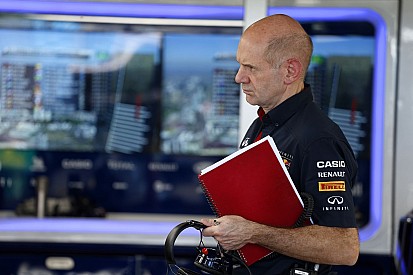 Newey többet kereshetne a Ferrarinál, mint Messi a Barcelonánál