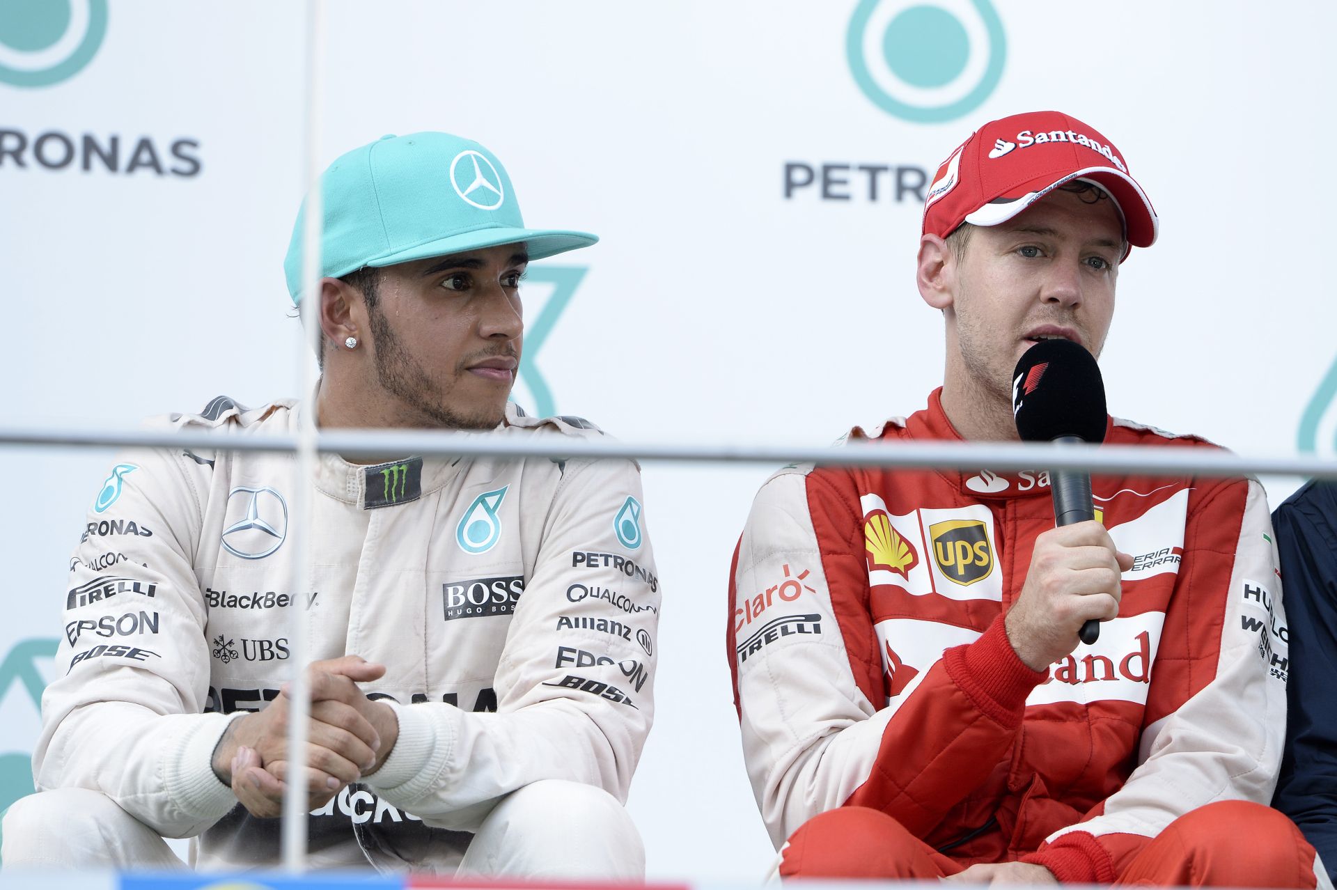ÉLŐ F1-es műsor: Vettel alázott a Ferrarival, Raikkönen a legjobb tűzoltó, borzalmas McLaren-Honda…