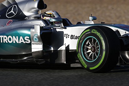 A Mercedes „kiautózta magát a világból” az F1-es teszten