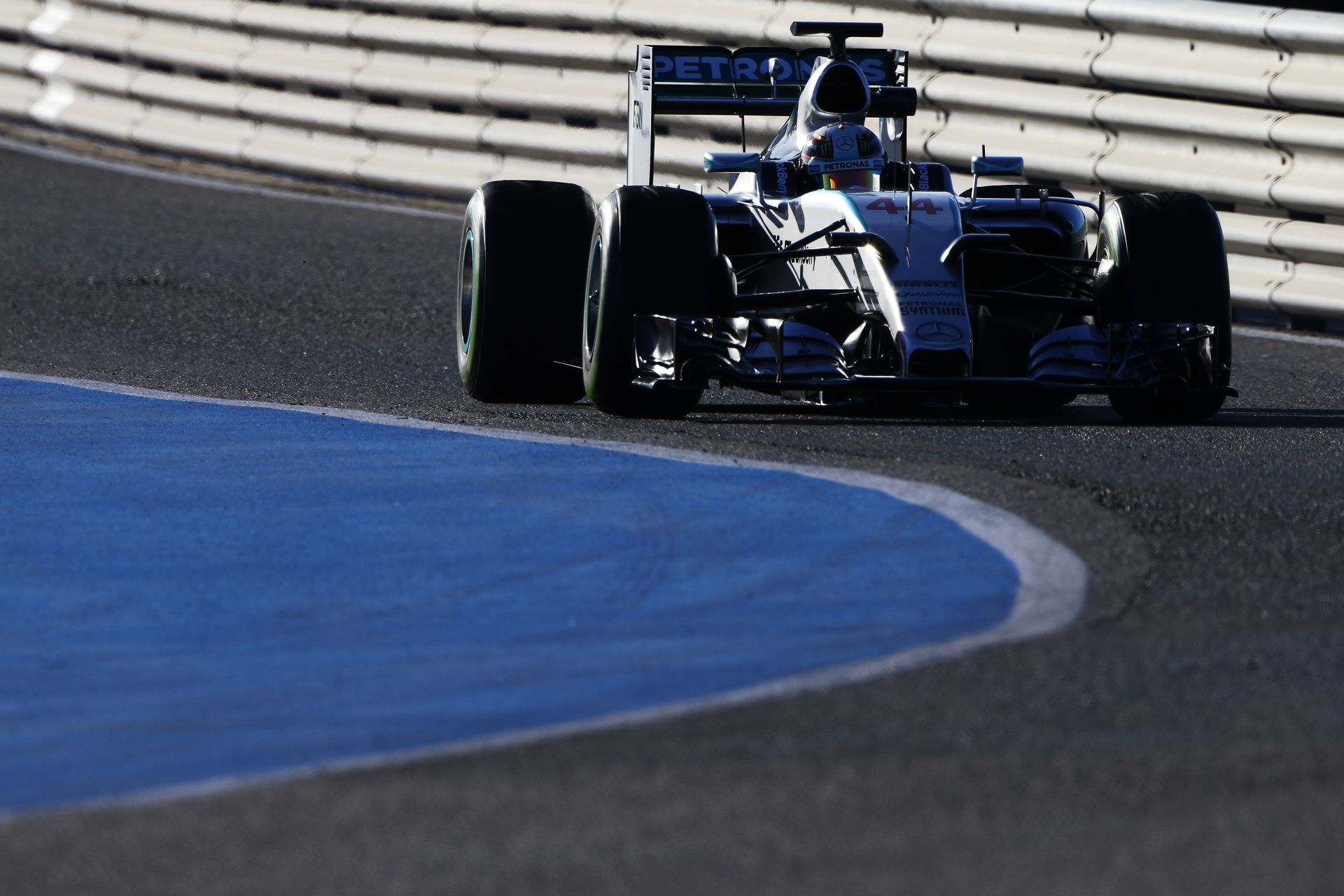 Még mindig a Mercedes lehet az ász a Forma-1-ben, Ferrari villantás ide, vagy oda