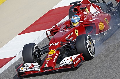 Újabb rossz hír a Ferrari számára: Idő előtt véget ért Alonso tesztnapja Bahreinben