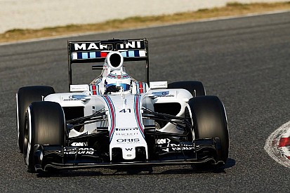 A Williams női versenyzője egészen jól mutat a pályán és aktív is