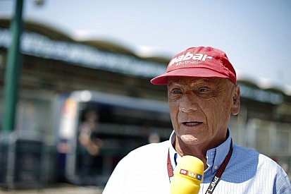 Lauda szerint súlyos problémák lehetnek a Ferrarinál