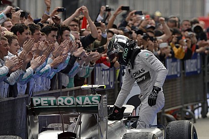 Rosberg joggal volt dühös a rádióban: túl sokat "csevegtek", rossz helyen
