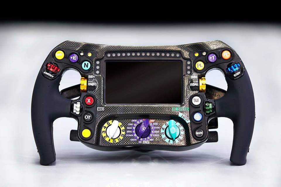 Van mivel babrálni: bemutatkozik a Mercedes W05