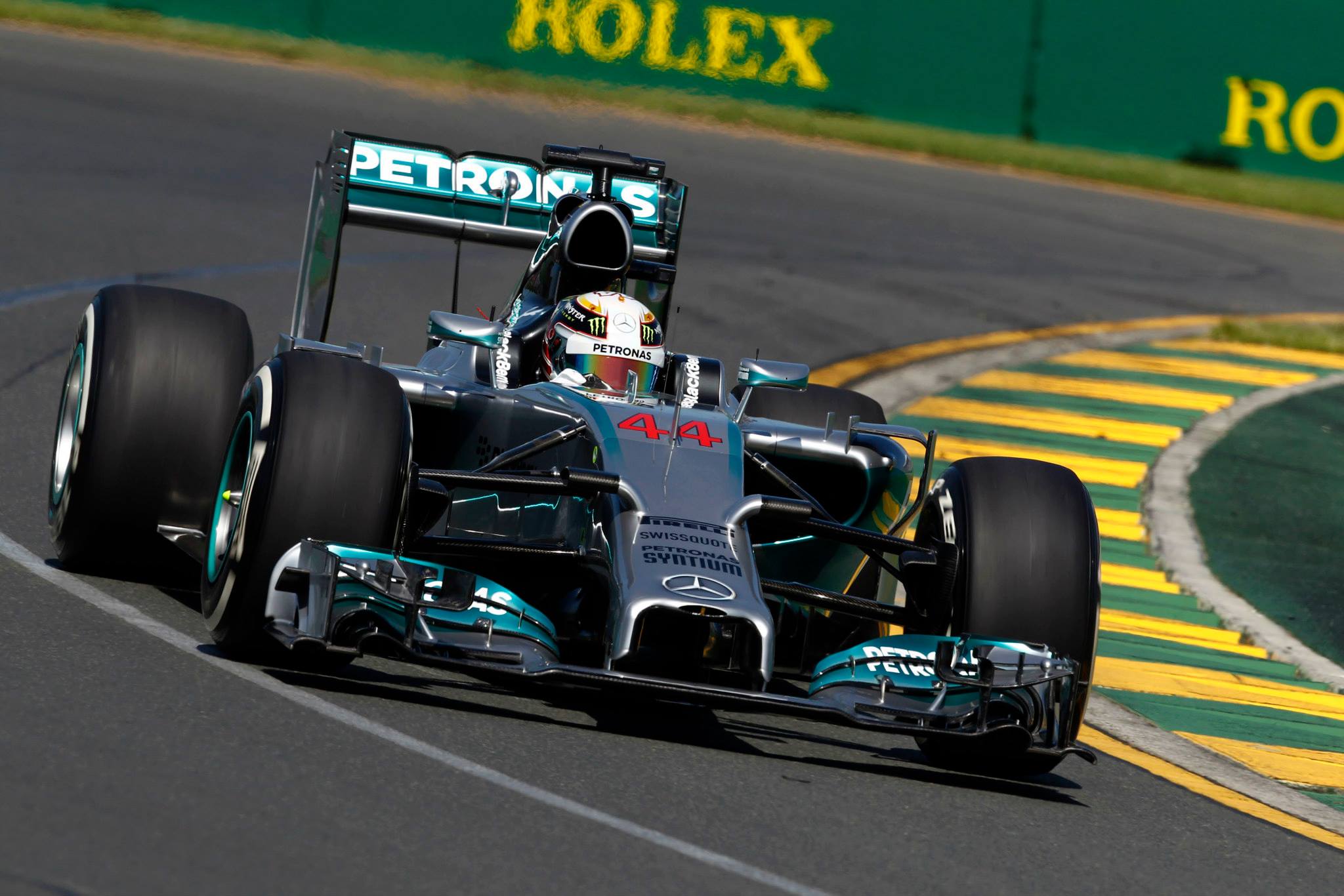 Hamilton: Nagyszerű munkát végez az FIA