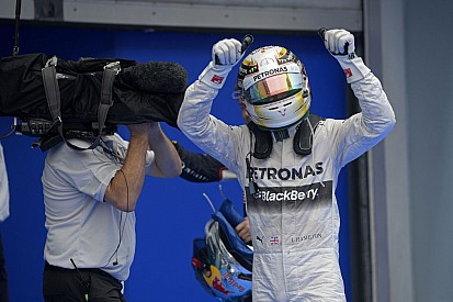 Hamilton nyerte az esős időmérőt Malajziában Vettel és Rosberg előtt