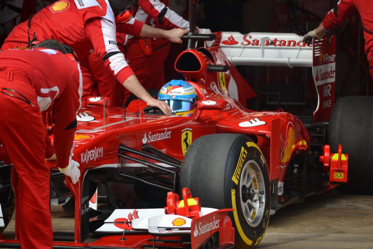 Alonso nem szidja a Pirellit: nehéz helyzetben van a gumiszállító