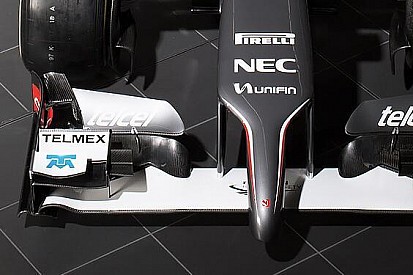 Szemből is megmutatta az autóját a Sauber: Az eddigi legrondább orr?