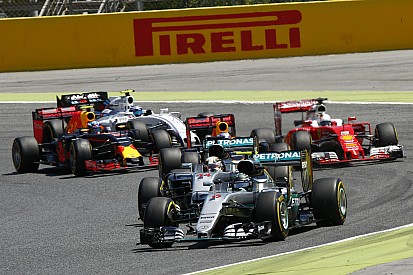 Por qué Mercedes no controla demasiado a Hamilton y Rosberg