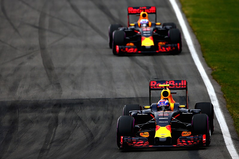 Температура треку - причина страждань Red Bull