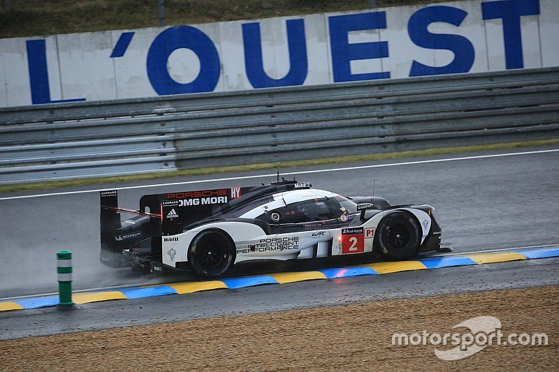 Porsche nog steeds bovenaan na natte tweede kwalificatie in Le Mans