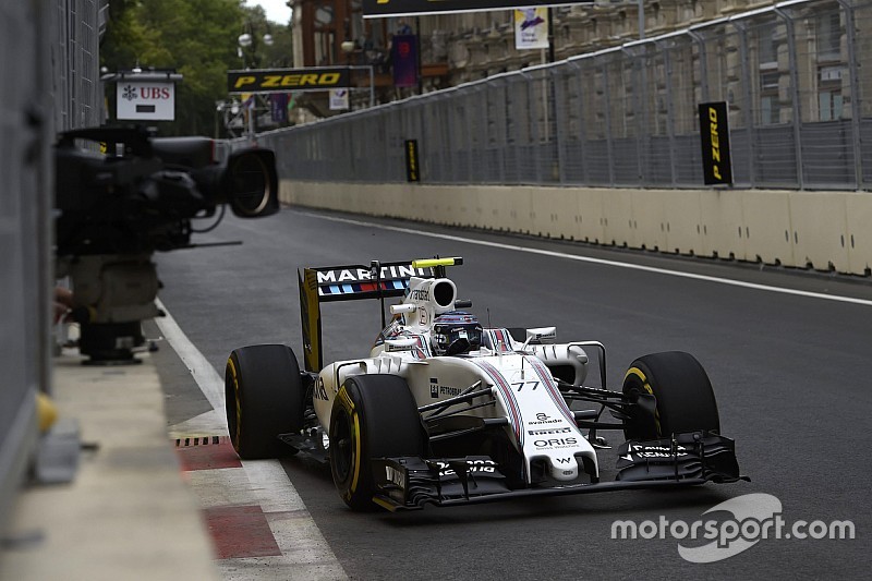 Bottas dice que no tenía más opción que pasar a Verstappen