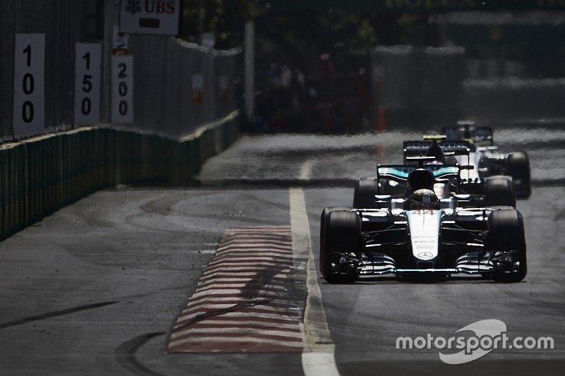 Lewis Hamilton baalt van radioverbod: