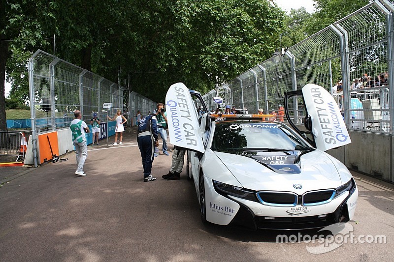'BMW i8 krijgt volledig elektrische aandrijving met drie motoren'