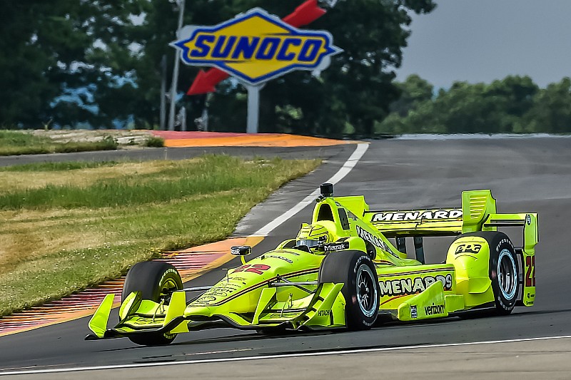 Пажно лідирує у першій практиці на Road America