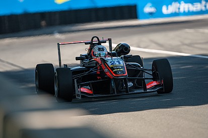 EK F3 Norisring: VAR-rijder Hubert overleeft drie herstarts voor eerste overwinning