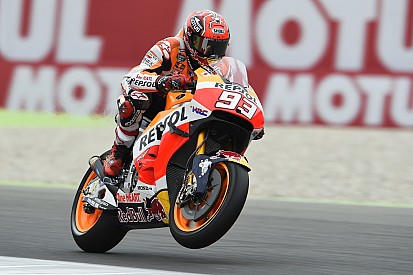 Márquez 'prueba' la nueva chicane de Assen