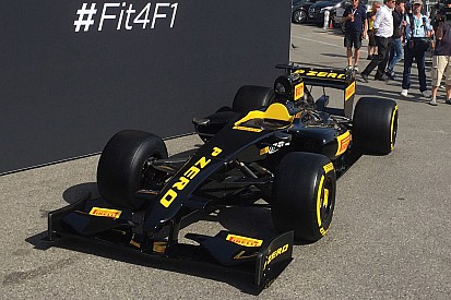 Boullier espera que los coches "hagan más felices a los fans" en 2017