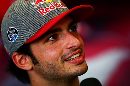 Sainz: "Chiedete a Marko se ci sono trattative con la Ferrari"
