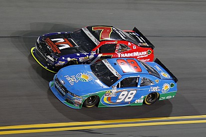 Xfinity in Daytona: Zwei "Big Ones", Aric Almirola siegt unter Gelb