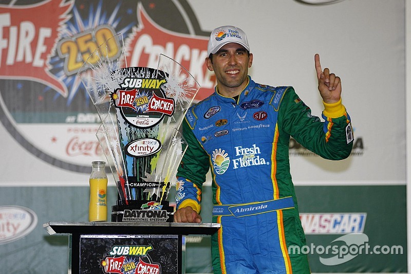 Almirola se lleva la carrera en Daytona