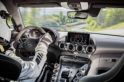 Hamilton wil eigen straatauto ontwikkelen voor Mercedes-AMG