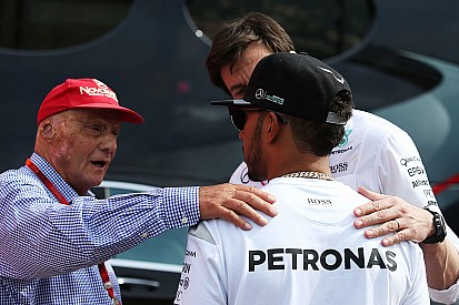 Lauda ahora desmiente que Hamilton haya destruido su habitación