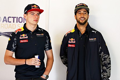 Риккардо рассказал об "изменившейся" атмосфере в Red Bull
