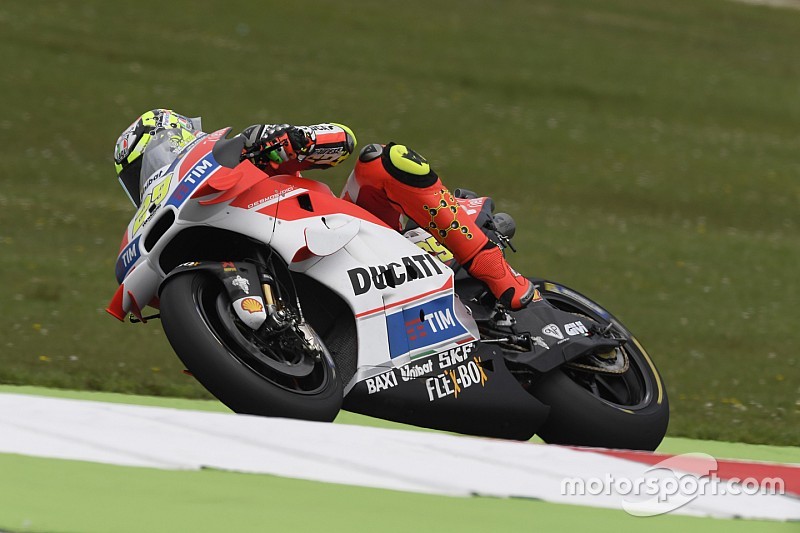 Sachsenring, Libere 1: Iannone prima della pioggia, cade Lorenzo