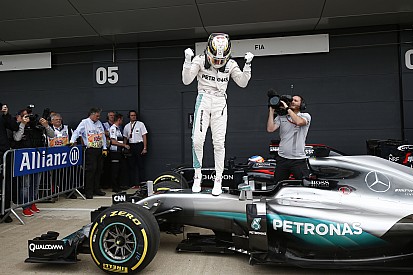 Vídeo: El 'infatigable' Hamilton, a por la remontada