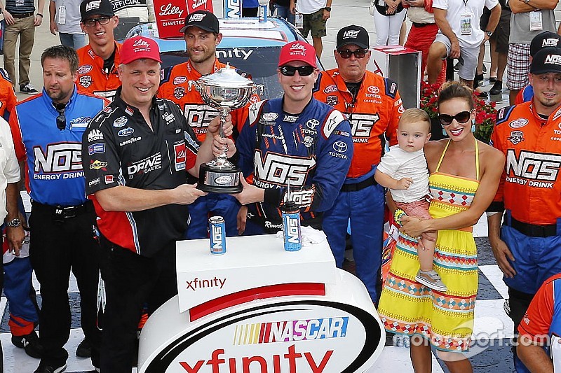 Kyle Busch drückt Xfinity-Rennen in Indianapolis den Stempel auf